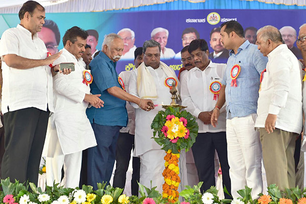 ವಿವಿಧ ಕೋರ್ಸ್‍ಗಳಲ್ಲಿ ವ್ಯಾಸಂಗ ಮಾಡುವ 1.86 ಲಕ್ಷ ವಿದ್ಯಾರ್ಥಿಗಳಿಗೆ ಉಚಿತ ಲ್ಯಾಪ್‍ಟಾಪ್: ಸಿಎಂ ಸಿದ್ದರಾಮಯ್ಯ